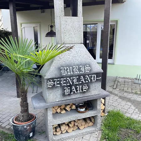 Buri's Seenlandhaus בית נופש *