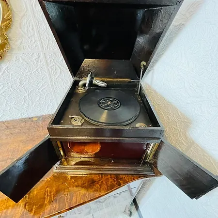 Buri's Seenlandhaus בית נופש *